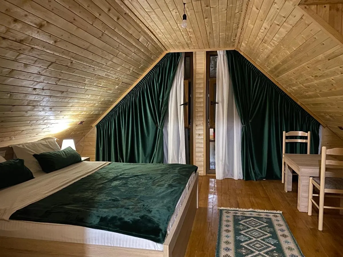 Guesthouse Demushi فالبني ألبانيا